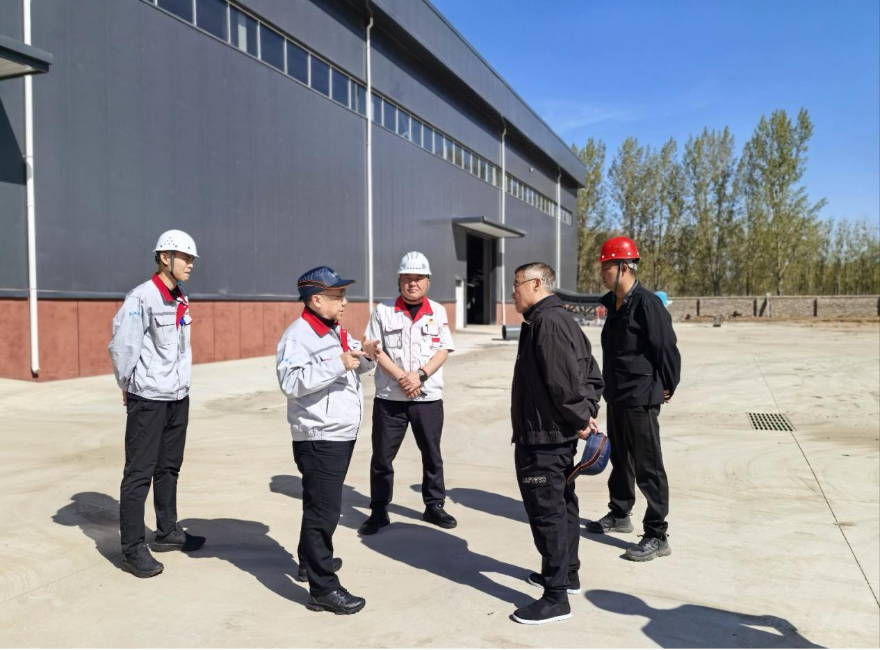 筑牢安全防线 情暖坚守初心 ——qg刮刮乐官网集团党委书记、董事长王春翔深入工厂开展慰问巡查工作